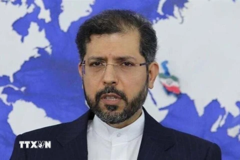 Người phát ngôn Bộ Ngoại giao Iran Saeed Khatibzadeh tại cuộc họp báo ở Tehran. (Ảnh: IRNA/TTXVN) 
