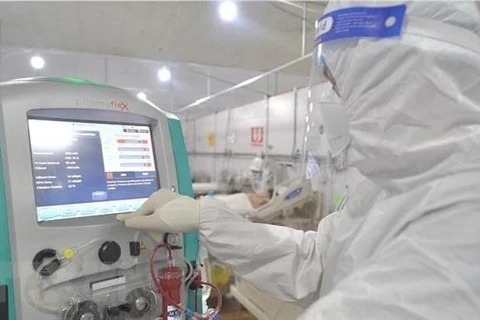 Bên trong khu điều trị bệnh nhân COVID-19 tại Bệnh viện Dã chiến điều trị bệnh nhân COVID-19 đa tầng ở quận Tân Bình. (Ảnh: TTXVN phát) 