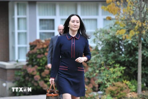 Giám đốc Tài chính của Tập đoàn viễn thông Trung Quốc Huawei, bà Mạnh Vãn Châu, tới Tòa án tối cao Columbia ở Vancouver, Canada ngày 27/10/2020. (Ảnh: AFP/TTXVN) 