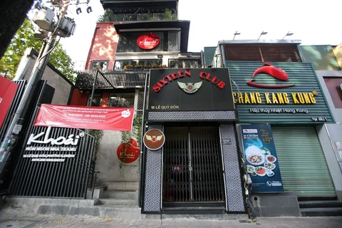 Các nhà hàng trên đường Lê Quý Đôn (quận 3) tạm ngừng kinh doanh. (Ảnh: Thành Chung/TTXVN) 