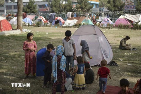 Trẻ em tại một trại tị nạn ở Kabul, Afghanistan ngày 11/9/2021. (Ảnh: AFP/TTXVN) 