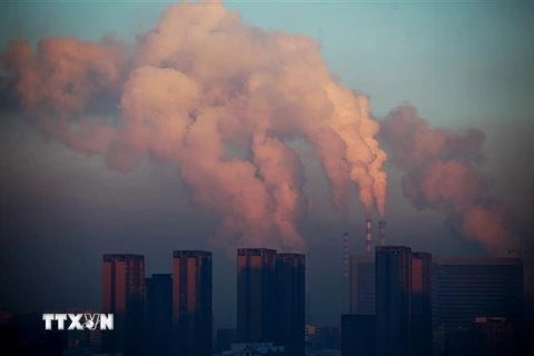 Khí thải tại nhà máy nhiệt điện ở Trường Xuân, tỉnh Cát Lâm, Trung Quốc. (Ảnh: AFP/TTXVN) 