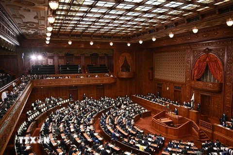 Toàn cảnh một phiên họp của Hạ viện ở Tokyo, ngày 8/10/2021. (Ảnh: AFP/TTXVN) 