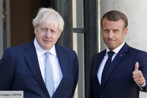 Tổng thống Pháp Emmanuel Macron (phải) và Thủ tướng Anh Boris Johnson. (Nguồn: blazetrends.com) 