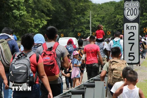Người di cư tại khu vực Ejido Guadalupe, bang Chiapas, miền nam Mexico, trong hành trình tới Mỹ ngày 4/9/2021. (Ảnh: THX/TTXVN) 