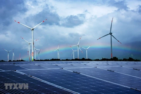 Tổ hợp điện năng lượng tái tạo của Tập đoàn Trung Nam đầu tư tại huyện Thuận Bắc (Ninh Thuận). (Ảnh: Công Thử/TTXVN) 
