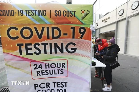 Một điểm xét nghiệm COVID-19 tại New York, Mỹ. (Ảnh: THX/TTXVN) 
