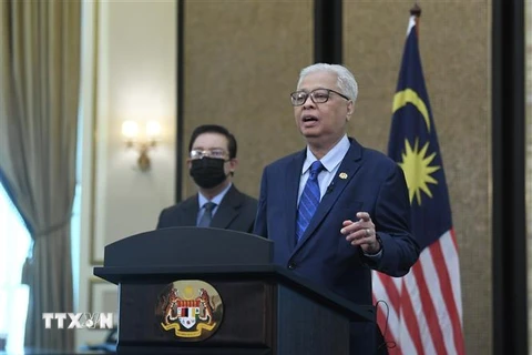 Tân Thủ tướng Ismail Sabri phát biểu trong buổi họp báo chính thức công bố danh sách nội các chính phủ mới. (Ảnh: Mạnh Tuân/TTXVN) 