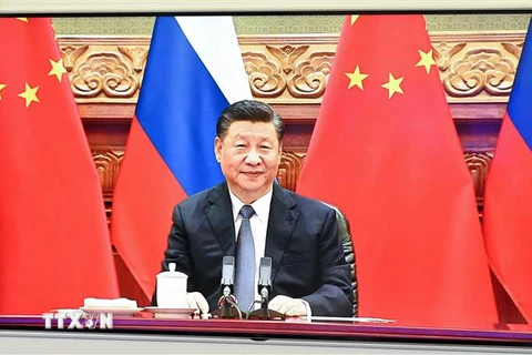 Chủ tịch Trung Quốc Tập Cận Bình trong một cuộc gặp trực tuyến với Tổng thống Nga Vladimir Putin. (Ảnh: AFP/TTXVN) 