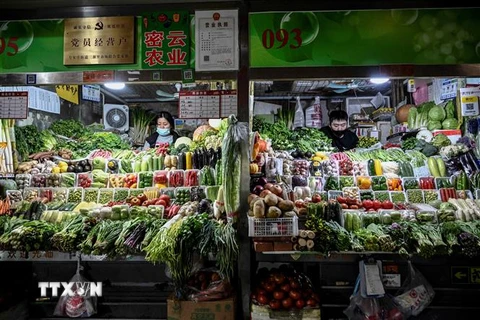 Cảnh vắng vẻ tại một chợ ở Bắc Kinh, Trung Quốc, ngày 2/11/2021. (Ảnh: AFP/TTXVN) 