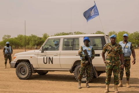Lực lượng Phái bộ gìn giữ hòa bình Liên hợp quốc tại Nam Sudan (UNMISS) tuần tra tại Leer, Nam Sudan. (Ảnh: AFP/TTXVN) 