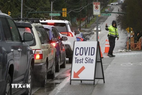 Một điểm xét nghiệm COVID-19 tại British Columbia, Canada, ngày 18/12/2021. (Ảnh: THX/TTXVN) 