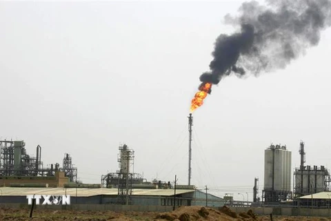 Cơ sở lọc dầu ở Shuaiba, cách Basra, Iraq khoảng 25km. (Ảnh: AFP/TTXVN) 