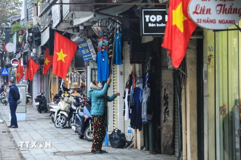 Đường phố Hà Nội vắng vẻ trong ngày đầu tiên của năm 2022