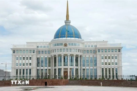Quang cảnh bên ngoài tòa nhà Chính phủ Kazakhstan. (Ảnh: AKIPRESS.COM/TTXVN) 