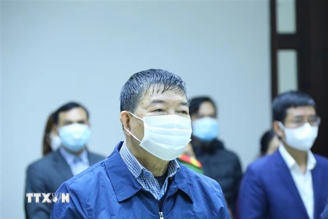 Bị cáo Nguyễn Quốc Anh, cựu Giám đốc Bệnh viện Bạch Mai tại phiên tòa. (Ảnh: Văn Điệp/TTXVN) 