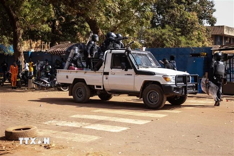 Lực lượng an ninh Burkina Faso tuần tra tại thủ đô Ouagadougou ngày 22/1/2022. (Ảnh: AFP/TTXVN) 