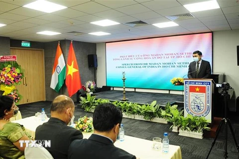 Ông Madan Mohan Sethi, Tổng lãnh sự Ấn Độ tại Thành phố Hồ Chí Minh, phát biểu tại buổi họp mặt. (Ảnh: Xuân Khu/TTXVN) 