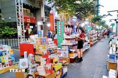 Không gian bán sách tại Lễ hội Đường sách Tết. (Ảnh: Hồng Giang/TTXVN) 