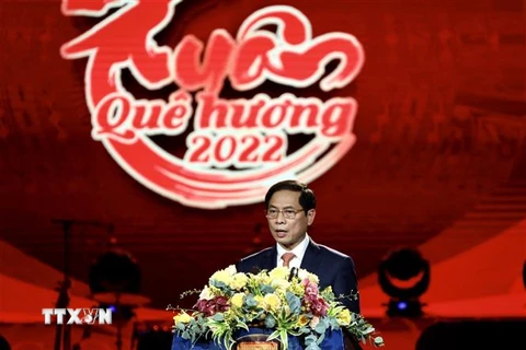 Bộ trưởng Bộ Ngoại giao Bùi Thanh Sơn phát biểu khai mạc Chương trình Xuân quê hương 2022. (Ảnh: Lâm Khánh/TTXVN) 