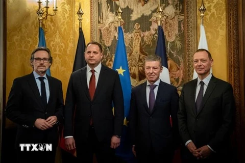 Đại diện các nhà đàm phán của nhóm bộ Tứ Normandy (gồm Đức, Pháp, Nga và Ukraine) nhóm họp tại Berlin (Đức) về giải quyết khủng hoảng ở miền Đông Ukraine. (Ảnh: Elysee/TTXVN) 