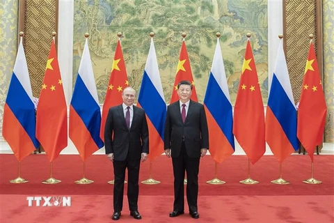 Tổng thống Nga Vladimir Putin (trái) và Chủ tịch Trung Quốc Tập Cận Bình (phải) tại cuộc gặp ở Bắc Kinh ngày 4/2/2022. (Ảnh: THX/TTXVN) 