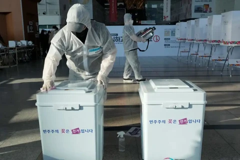 Một điểm bỏ phiếu ở Hàn Quốc. (Nguồn: AP) 