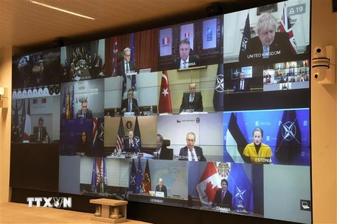 Toàn cảnh Hội nghị trực tuyến Tổ chức Hiệp ước Bắc Đại Tây Dương (NATO) về căng thẳng Nga-Ukraine, tại Brussels (Bỉ), ngày 25/2/2022. (Ảnh: AFP/TTXVN) 