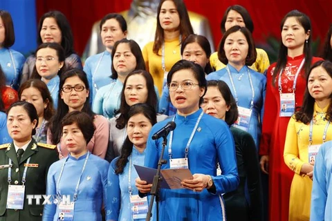Bà Hà Thị Nga, Ủy viên Trung ương Đảng, Chủ tịch Hội Liên hiệp Phụ nữ Việt Nam khóa XIII, phát biểu nhận nhiệm vụ. (Ảnh: Phương Hoa/TTXVN) 