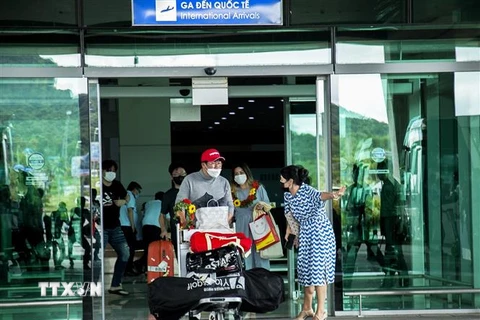 Hướng dẫn du khách Hàn Quốc về khu nghỉ dưỡng, bắt đầu chuyến du lịch 4 ngày 3 đêm tại Phú Quốc. (Ảnh: Hồng Đạt/TTXVN) 