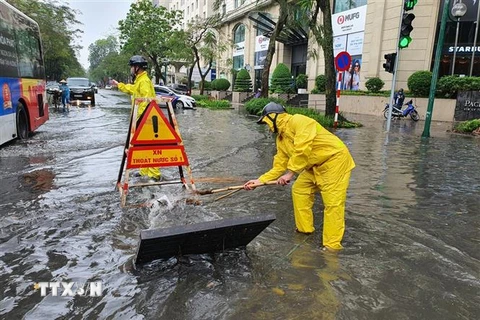Hà Nội: Mưa lớn gây ngập tại một số khu vực trong nội đô
