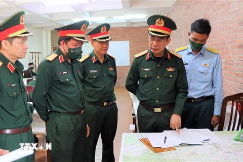 Đại tướng Phan Văn Giang kiểm tra công tác đào tạo, huấn luyện tại Học viện Lục quân. (Ảnh: Chu Quốc Hùng/TTXVN) 