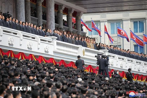Các quan chức cấp cao Triều Tiên dự lễ kỷ niệm 110 năm ngày sinh của cố lãnh tụ Kim Nhật Thành, tại thủ đô Bình Nhưỡng, ngày 15/4/2022. (Ảnh: KCNA/TTXVN) 