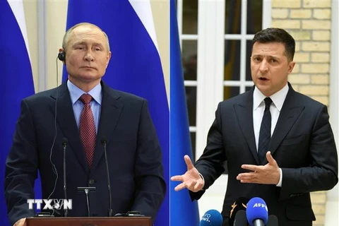 Tổng thống Nga Vladimir Putin (trái) và Tổng thống Ukraine Volodymyr Zelensky. (Ảnh: AFP/TTXVN) 