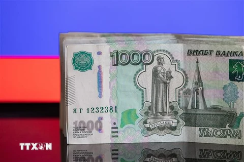 Đồng ruble của Nga tại thủ đô Moskva, ngày 24/3/2022. (Ảnh: THX/TTXVN) 