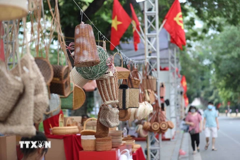 [Photo] Lễ hội Quà tặng Du lịch Hà Nội 2022 thu hút khách tham quan