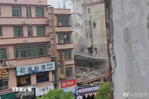 Hiện trường tòa nhà 6 tầng bị sập tại thành phố Trường Sa, tỉnh Hồ Nam, miền Trung Trung Quốc ngày 29/4/2022. (Ảnh: Weibo/TTXVN) 