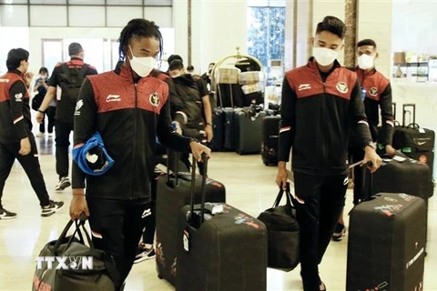 Khoảng 18 giờ ngày 3/5, đội bóng đá nam U23 Indonesia có mặt tại khách sạn Mường Thanh Phú Thọ. (Ảnh: Trung Kiên/TTXVN) 