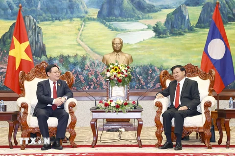 [Photo] Chủ tịch Quốc hội chào xã giao Tổng Bí thư, Chủ tịch nước Lào 