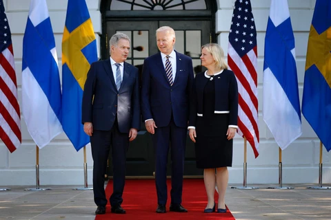 Tổng thống Mỹ Joe Biden (giữa), Thủ tướng Thụy Điển Magdalena Andersson (phải) và Tổng thống Phần Lan Sauli Niinisto. (Nguồn: Getty Images) 
