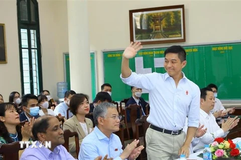 Chủ tịch Quốc hội Singapore Tan Chuan-Jin tại buổi thăm trường THPT Chu Văn An. (Ảnh: Văn Điệp/TTXVN) 