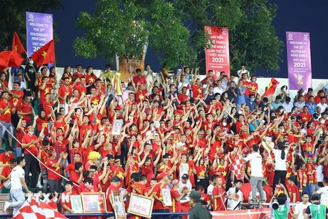 Niềm vui vô bờ bến của các cổ động viên Việt Nam sau chiến thắng của U23 Việt Nam trong trận bán kết. (Ảnh: Phạm Hậu/TTXVN) 
