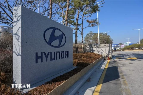 Biểu tượng Hyundai tại một nhà máy của hãng ở Asan, phía nam thủ đô Seoul, Hàn Quốc. (Ảnh: AFP/TTXVN) 