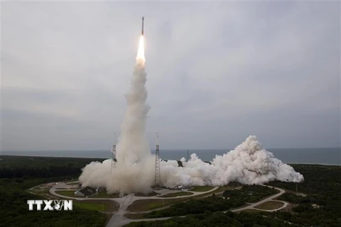 Tên lửa đẩy Atlas V mang theo tàu vũ trụ Starliner được phóng từ Trung tâm vũ trụ Kennedy ở Florida, Mỹ ngày 19/5/2022. (Ảnh: AFP/TTXVN) 