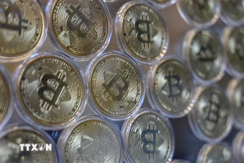 Tiền điện tử bitcoin. (Ảnh: AFP/TTXVN) 