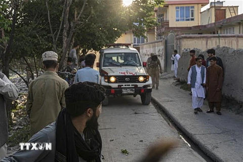 Xe cứu thương tại hiện trường một vụ đánh bom ở Kabul. (Ảnh: AFP/TTXVN) 