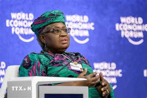 Tổng Giám đốc Tổ chức Thương mại thế giới (WTO) Ngozi Okonjo-Iweala phát biểu tại Diễn đàn Kinh tế thế giới ở Davos, Thụy Sĩ ngày 25/5/2022. (Ảnh: AFP/TTXVN) 