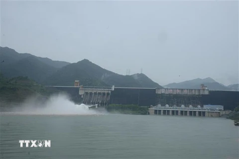 Đây là lần đầu tiên trong năm 2022, Thủy điện Sơn La phải mở cửa xả lũ. (Ảnh: Quang Quyết/TTXVN) 