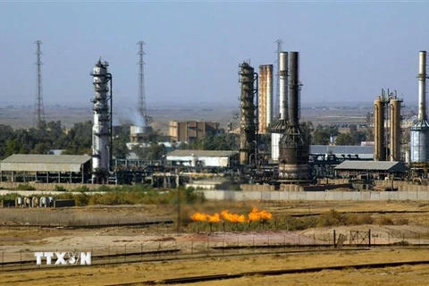 Một cơ sở lọc dầu ở thành phố Kirkuk, phía Bắc thủ đô Baghdad, Iraq. (Ảnh: AFP/TTXVN) 