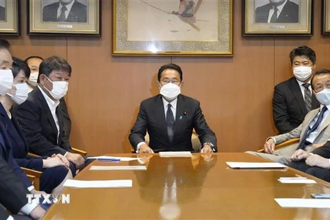 Thủ tướng Nhật Bản Fumio Kishida trong cuộc họp với ban lãnh đạo đảng Dân chủ Tự do (LDP), sau khi LDP giành thắng lợi trong cuộc bầu cử Thượng viện, tại Tokyo ngày 11/7/2022. (Ảnh: Kyodo/TTXVN) 